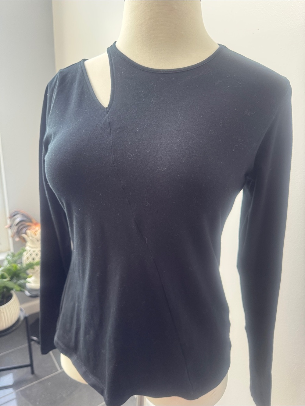 BOLD elements Black Long-Sleeve Top with Shoulder Cutout
